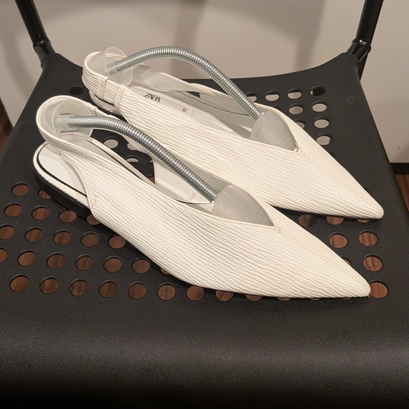 Zara White Textured Pointed Slingback Flats - Picture 7 of 7